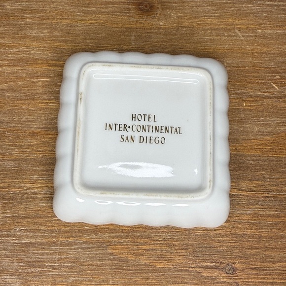 Hotel Inter Continental San Diego Ceramic Soap Dish 3.75” Square Ivory Color - Picture 2 of 7